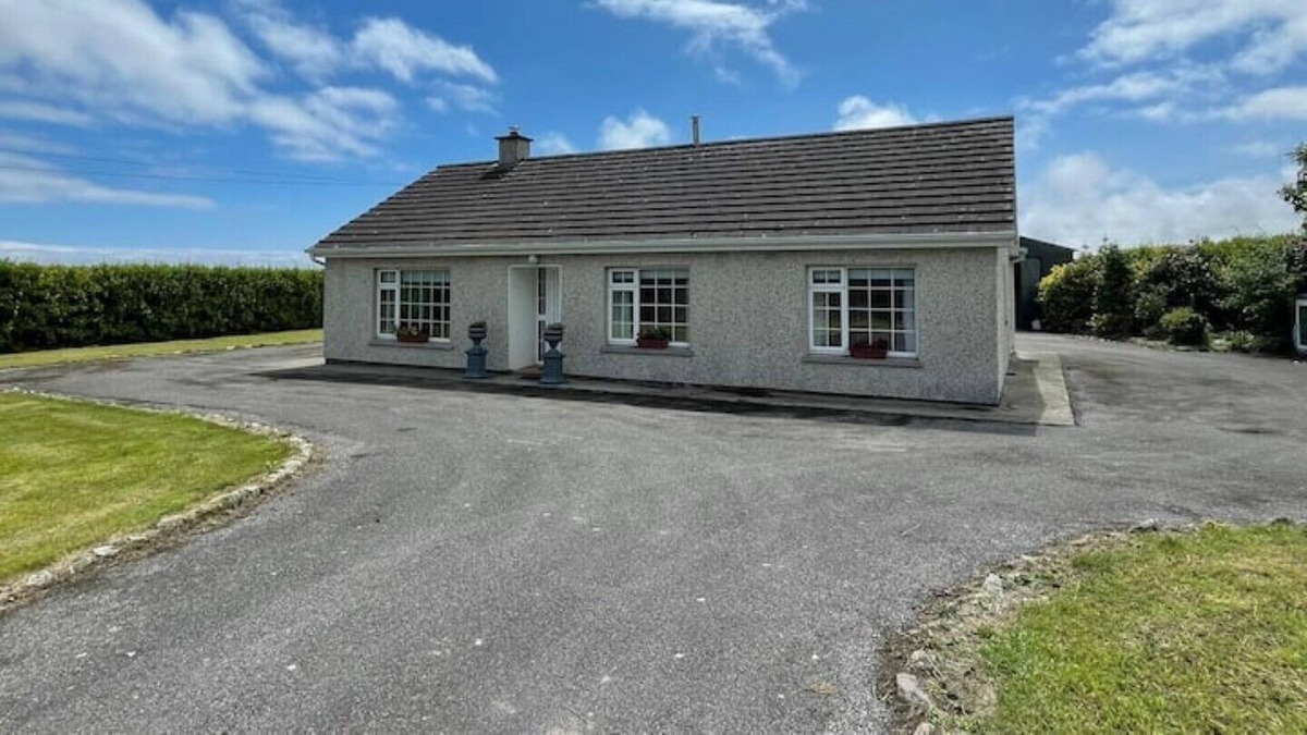 Stradbally House | Detached bungalow 1 min from beach, Stradbally, Co Waterford