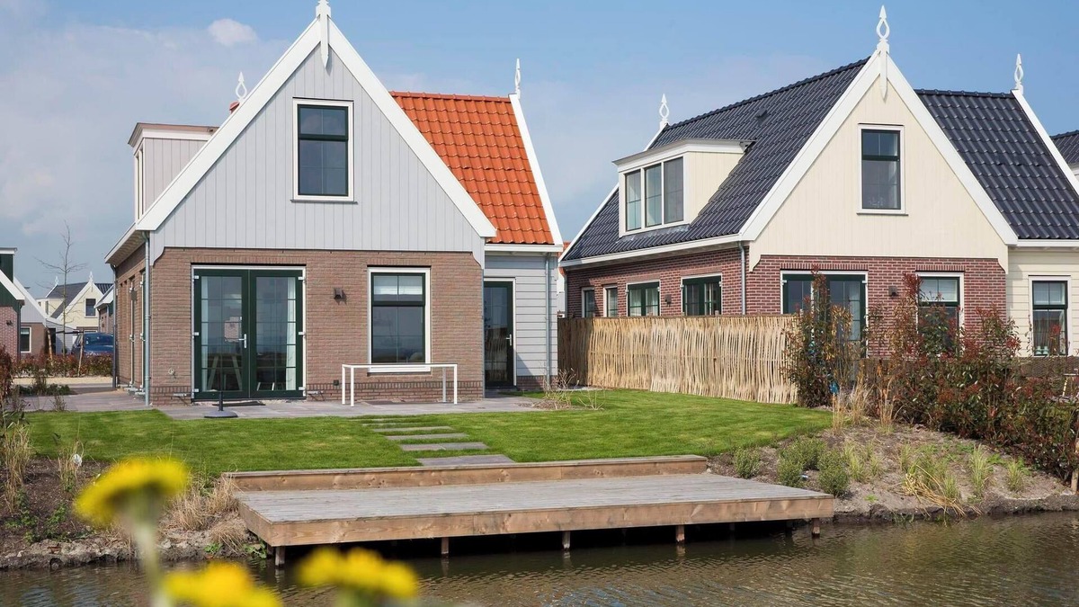 Uitdam House | Detached bungalow with 4 bedrooms, 2 bathrooms and a terrace