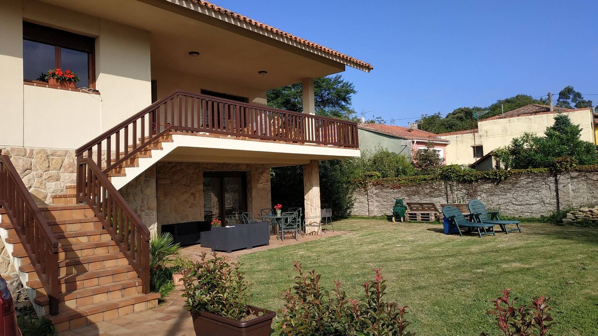 Celorio Villa | Detached chalet house, private 1000m2 estate License VV653