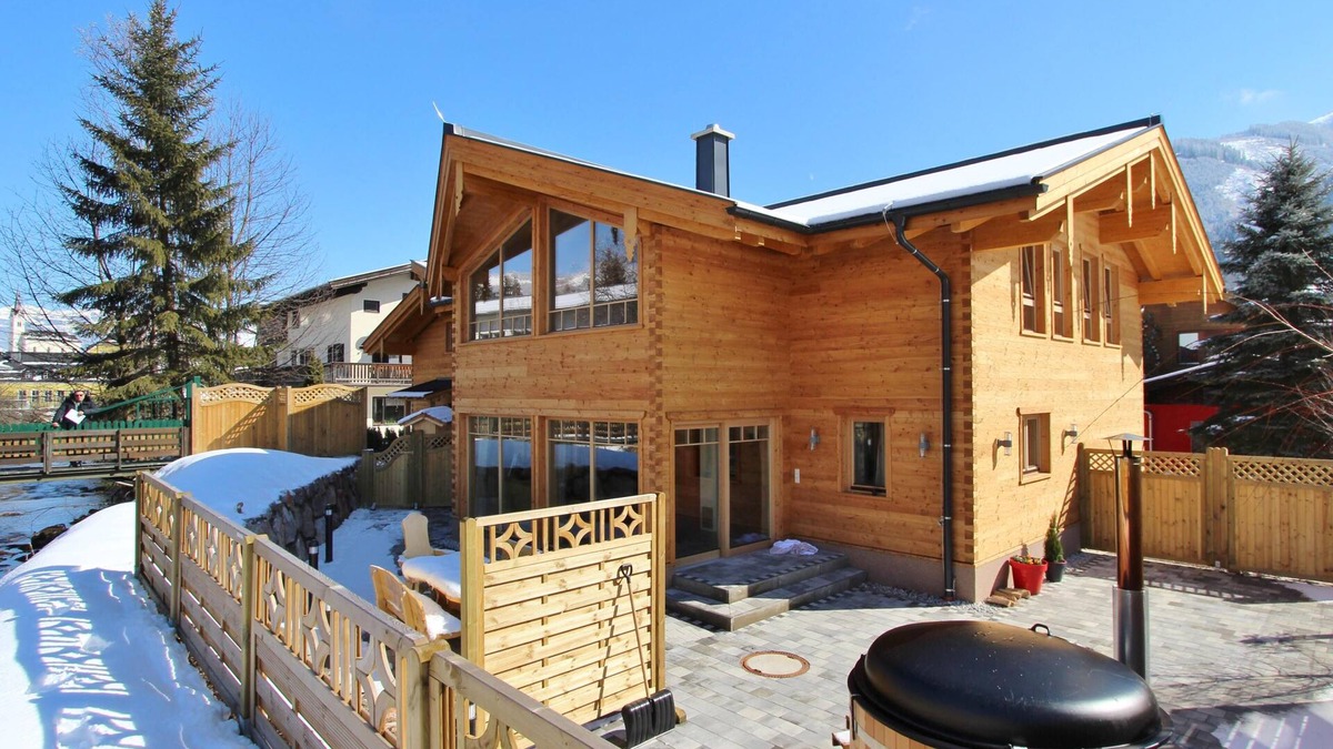 Kaprun Ski Chalet | Detached chalet in Kaprun with sauna and hot tub
