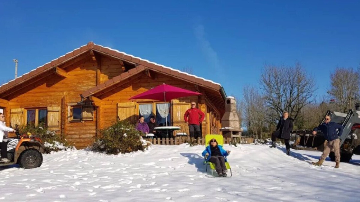 Sirod Ski Chalet | Detached chalet on a farm in the Jura