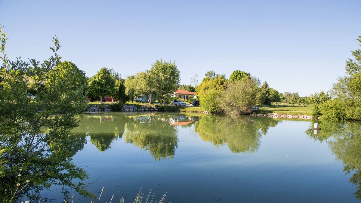 Sarrecave House | Detached chalet-style house with private garden and terrace near the lake