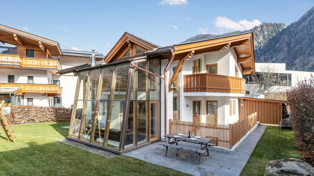 Mayrhofen Ski Chalet | Detached chalet with garden close to ski lift