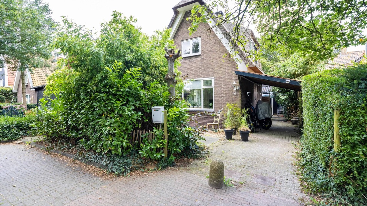 Bergen House | Detached charming house with a thatched roof
