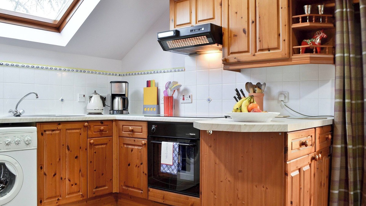 Perth Cottage | Detached cottage for 4 nestling on the banks of the River Tay only 6 miles east of Perth.
