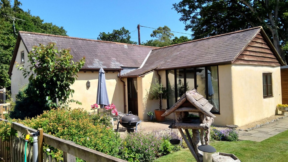 South Gorley Cottage | DETACHED COTTAGE 4 STARS. Ensuites. Games Room. Near Moors Valley/New Forest.
