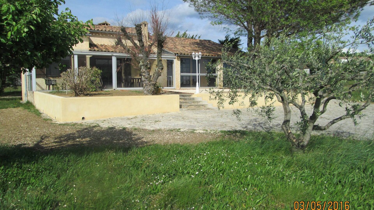Barjac Villa | DETACHED COUNTRY HOUSE WEEKLY RENTAL PLOT 2400 M2 WOODED FENCED