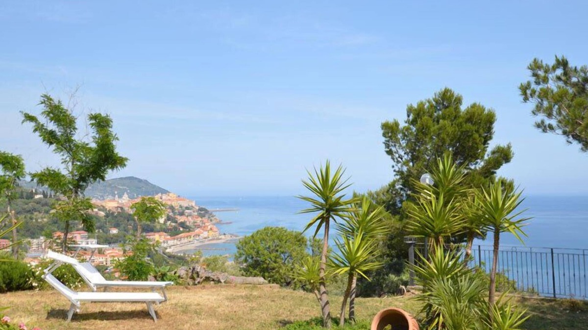 Poggi House | Detached country house with large garden and wonderful panoramic sea view