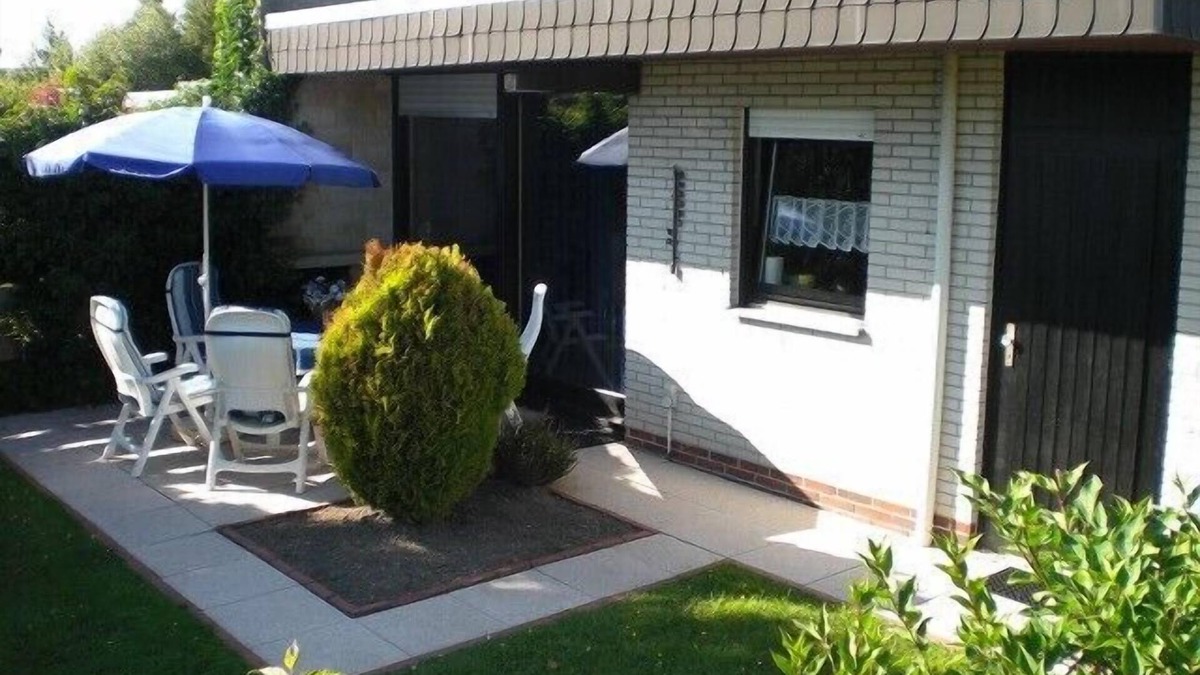Tossens House | Detached flat-roof bungalow near to the beach