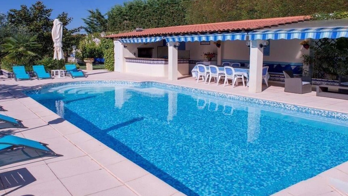 Saint-Paulet-de-Caisson Villa | Detached villa with forest views, 6km from St Martin d'Ardeche.