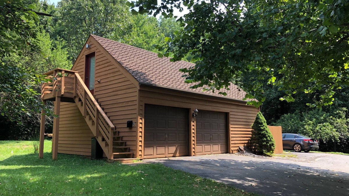 Vienna Apartment | Detached Garage Apartment With Private Entrance, Hi Speed FIOS, Safe Location