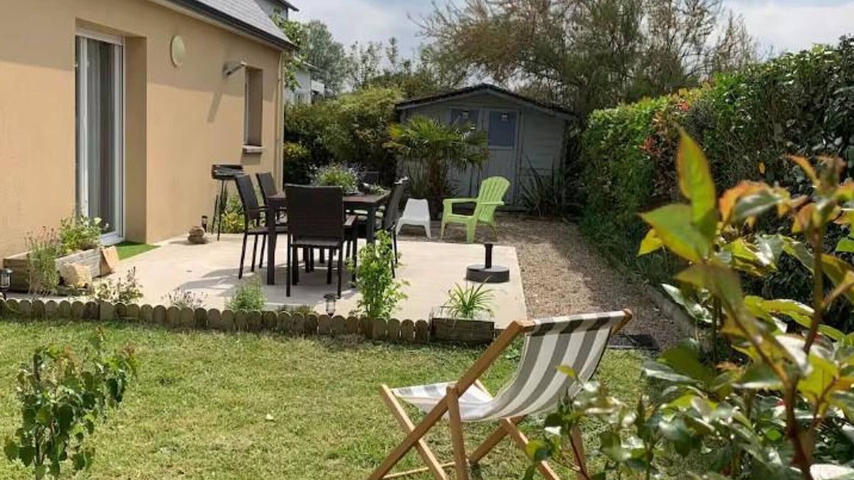 Saint-Germain-sur-Ay Cottage | Detached House with Garden in Saint-Germain-sur-Ay