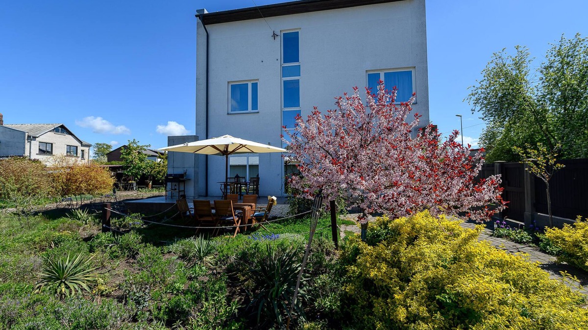 Liepaja House | ✮Detached Holiday Home ♥40inSmartTV♨Barbecue▨Garden and Parking✮