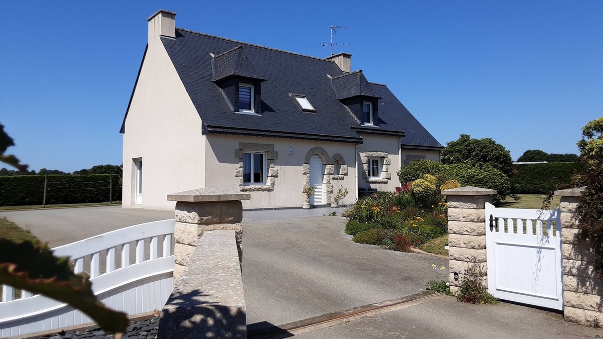 Ploeuc-l'Hermitage House | Detached house between sea and countryside