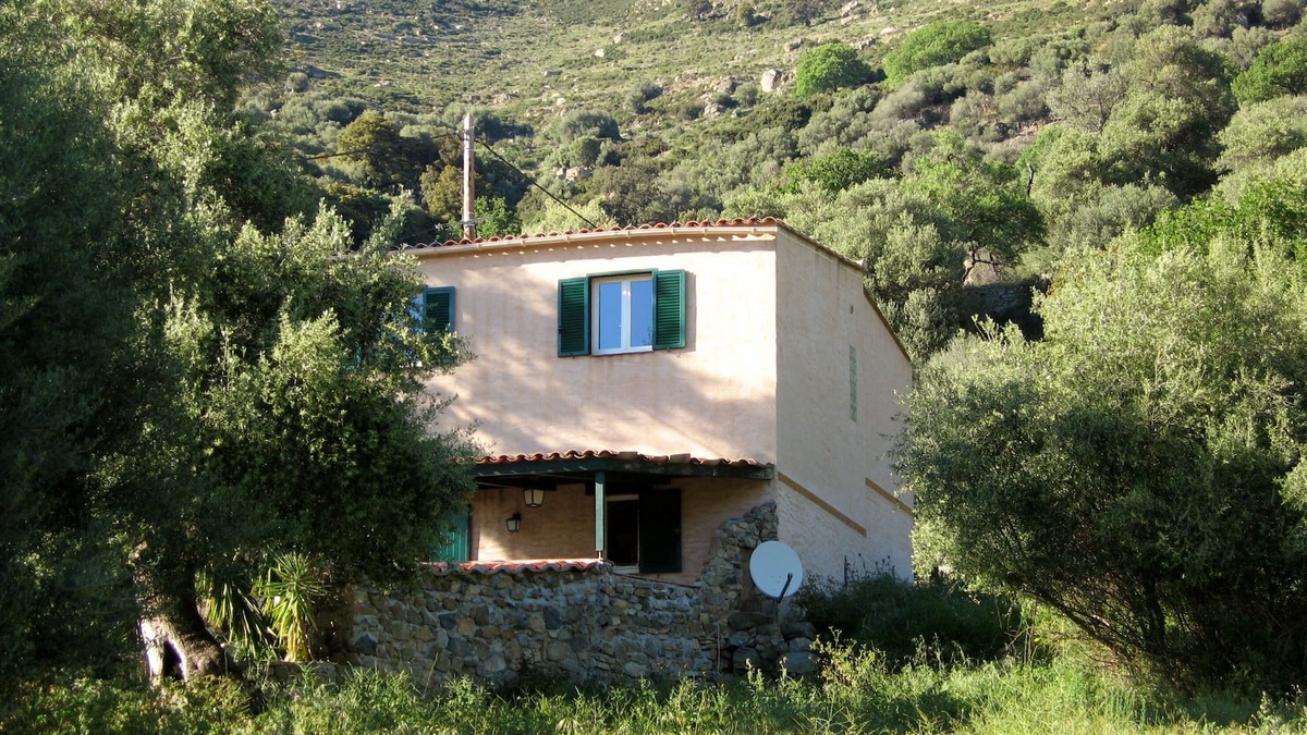 Montegrosso House | Detached house between sea and mountain