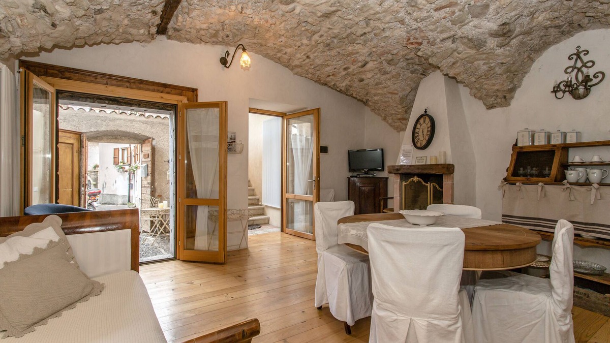 Roe Volciano House | Detached house, charming, romantic and quiet a few steps from Salo '