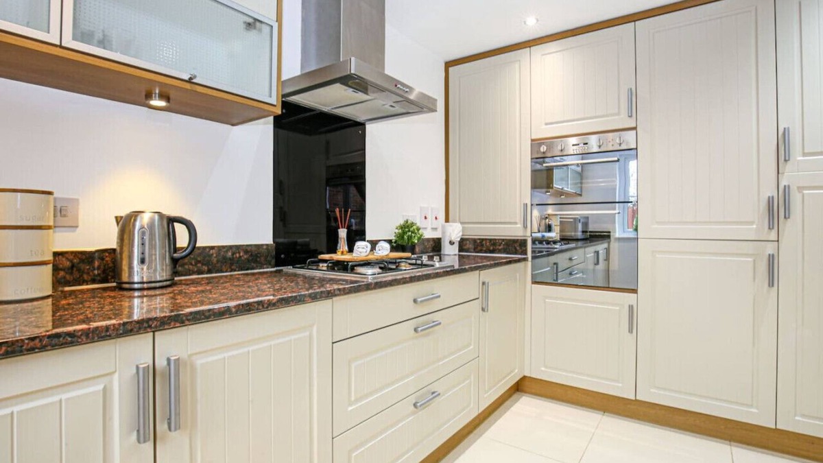 Deanshanger House | Detached House in Deanshanger, Milton Keynes