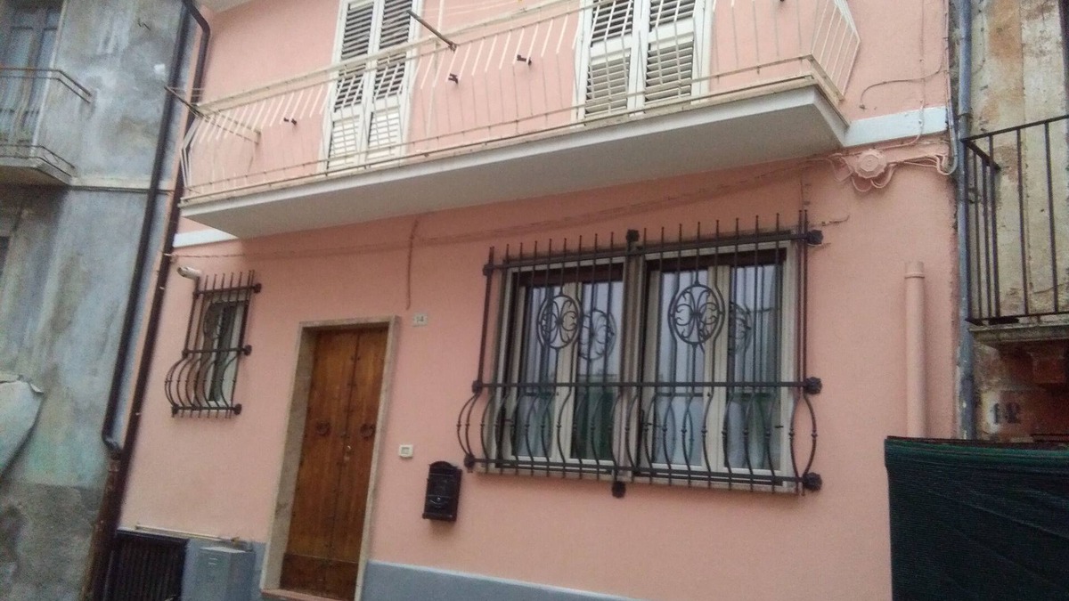 Pratola Peligna House | detached house near the Madonna della Libera sanctuary