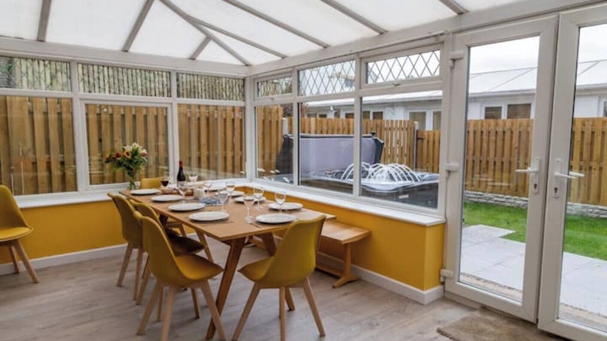 Shipley House | Detached house luxury 6 beds, Fast WiFi, pets allowed and Hot-tub.