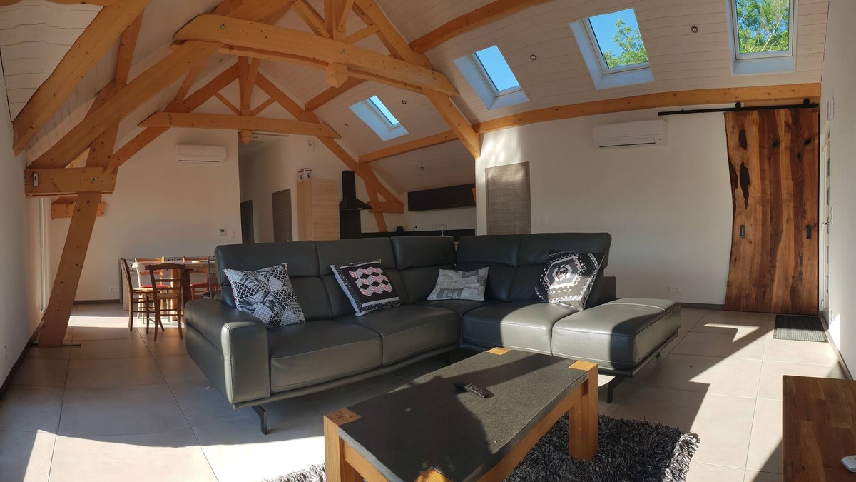 Les Arsures House | Detached house with large terrace and adjoining land