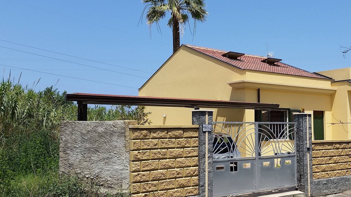 Milazzo Villa | Detached house with garden