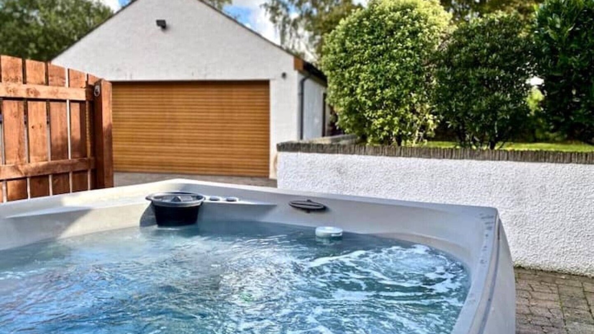 Backbarrow House | Detached lakeland cottage, with private hot tub and leisure facilities, pool