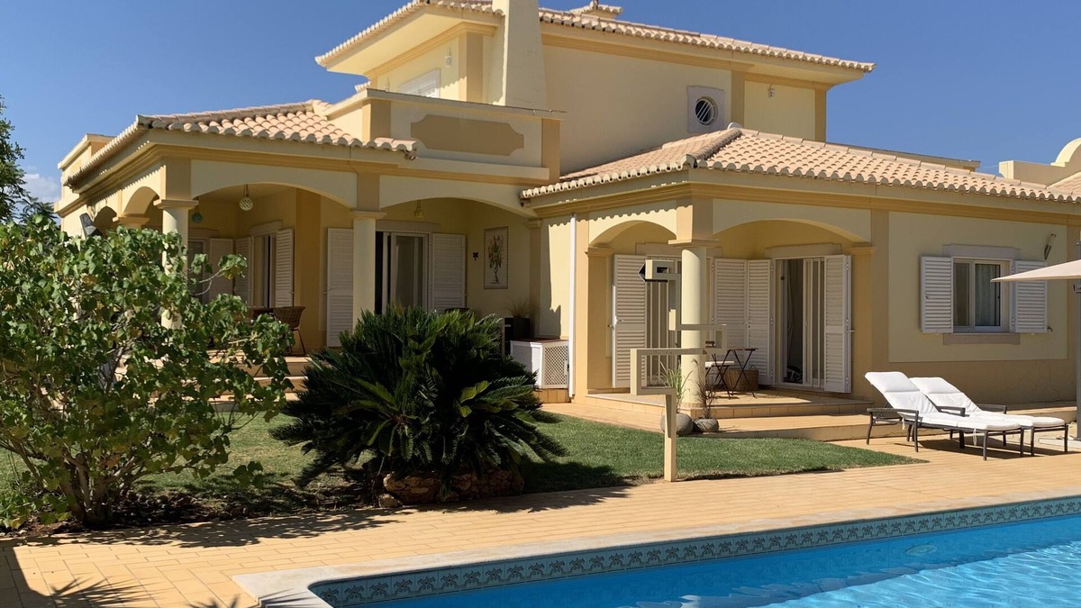 Vale de Seixos House | Detached, private villa with pool in spacious gardens, WIFI, AC