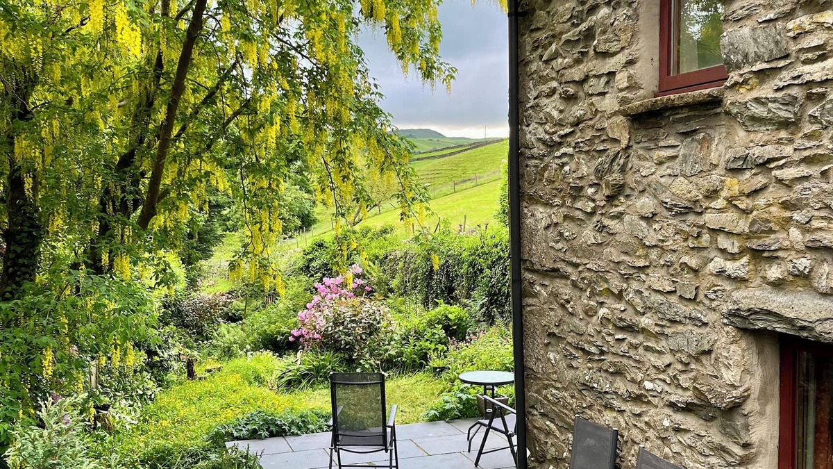 Kendal Cottage | Detached, romantic, homely barn. Peaceful with lovely views. Garden. New kitchen