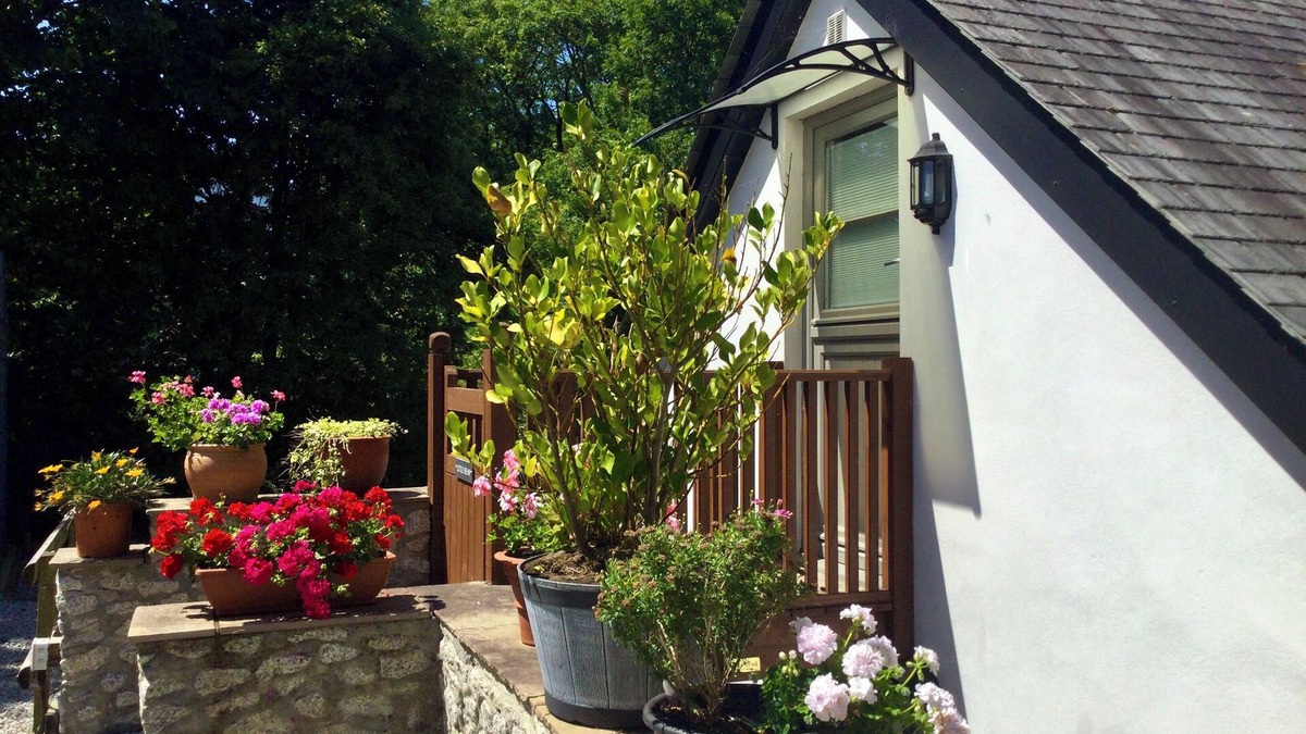 Mullion Apartment | Detached Self-Contained Annexe on edge of Mullion Village