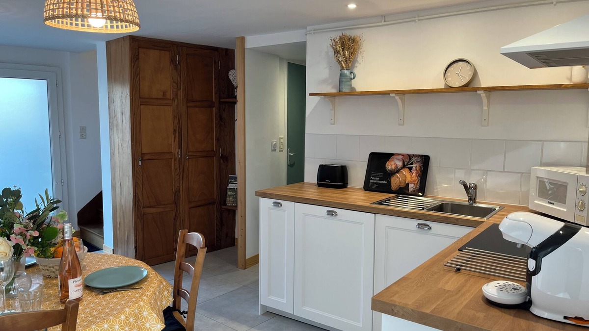 Roz-sur-Couesnon House | Detached stone house - Mt. St. Michel - set on a hill overlooking the bay