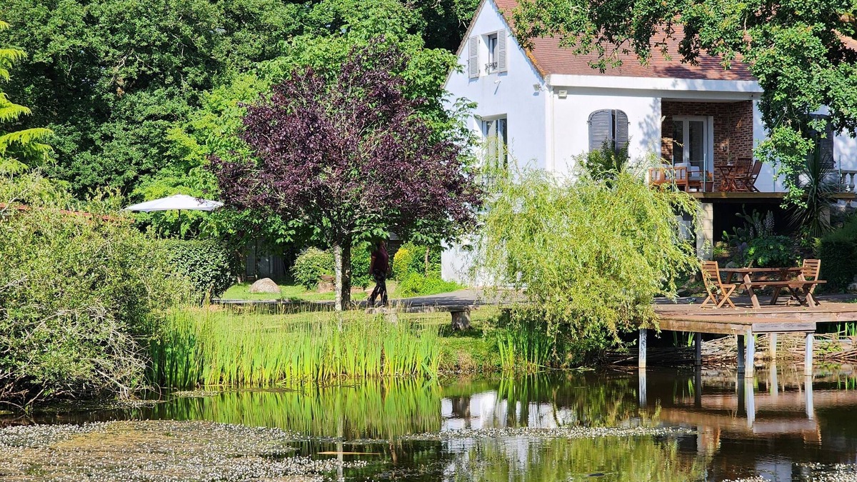 La Ferriere House | Detached T2 in a house with pond and swimming pool, pets welcome.