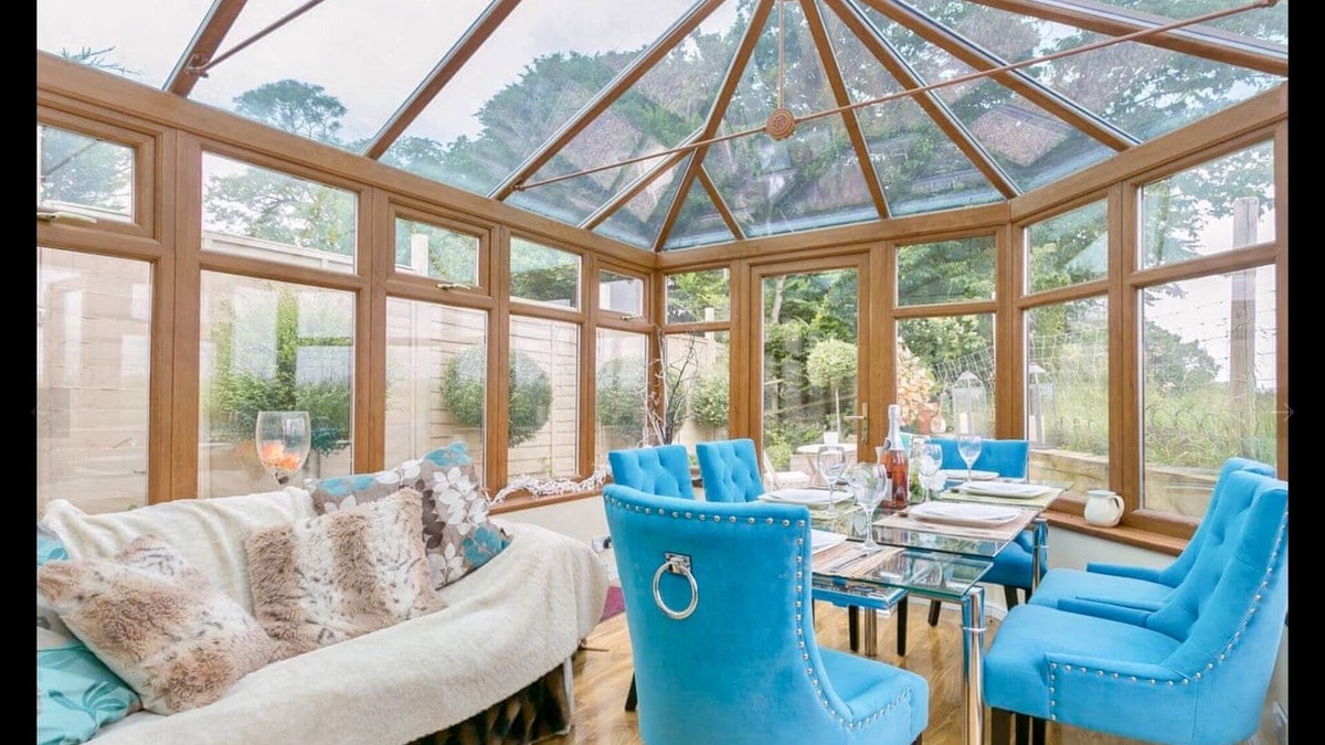 Willesborough Cottage | Detached Thatched cottage in a truly magical setting sleeps up to 6 persons