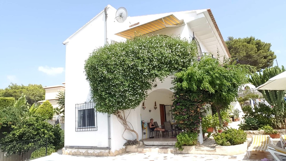 Urbanitzacio la Fustera Villa | Detached three bedroomed villa beautiful private pool, aircon, with free wifi.