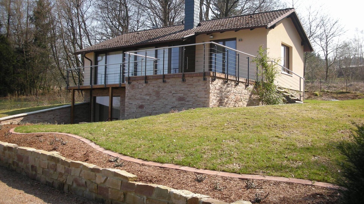 Holzminden House | Detached vacation home - luxury & nature with a view (sauna, fireplace, lounge couch)