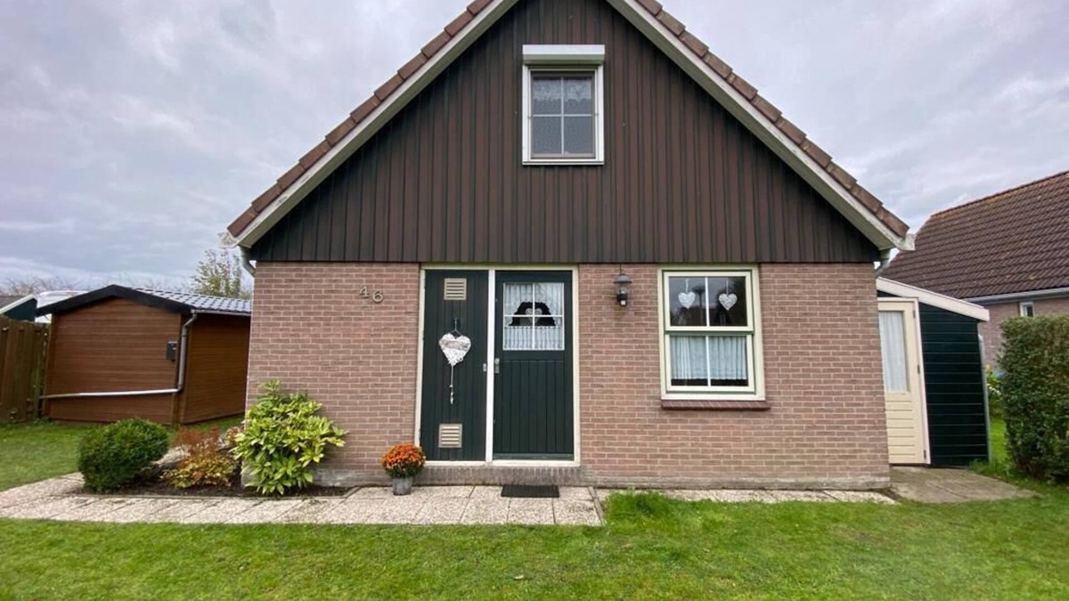 Oudeslius House | Detached vacation home for fishing and relaxing with boat and bicycles, pool