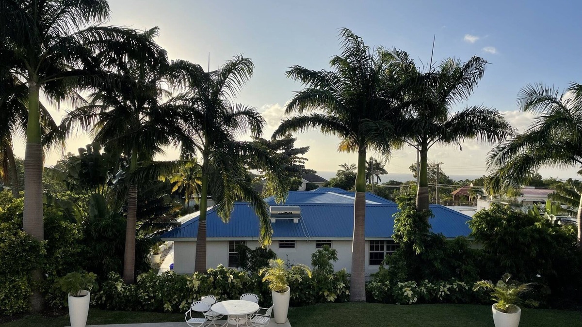 Halcyon Heights Villa | Detached villa, Holetown, private pool/garden near beach shops and restaurants