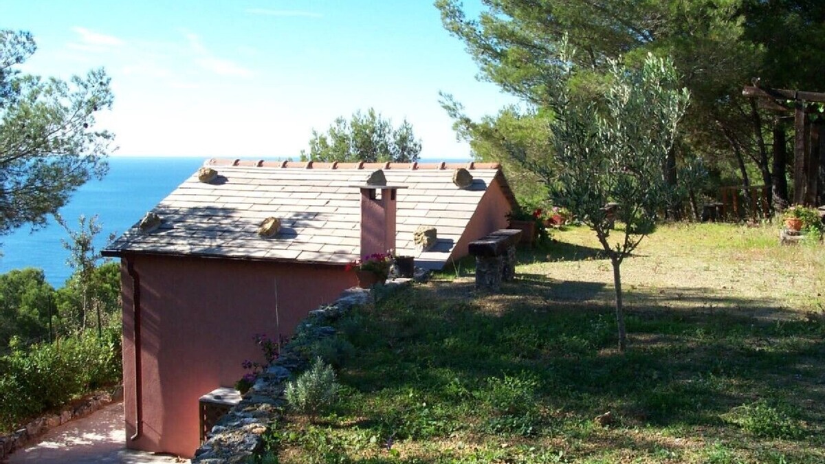 Bonassola House | Detached villa, near 5 Terre, sea view, with park and private parking space