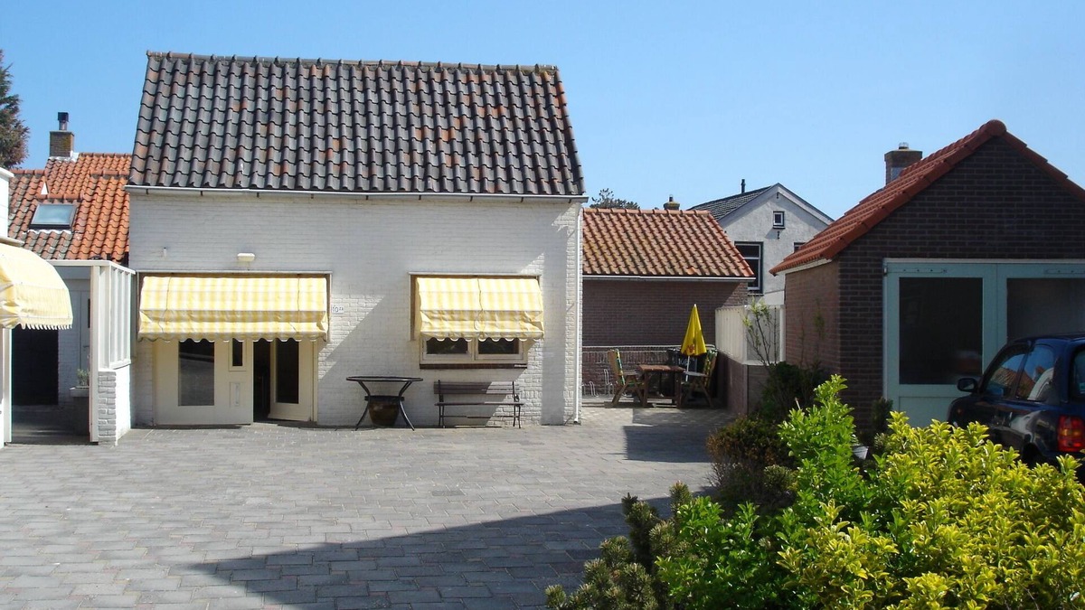 Egmond aan Zee House | Detached villa with private parking, close to the sea and center.