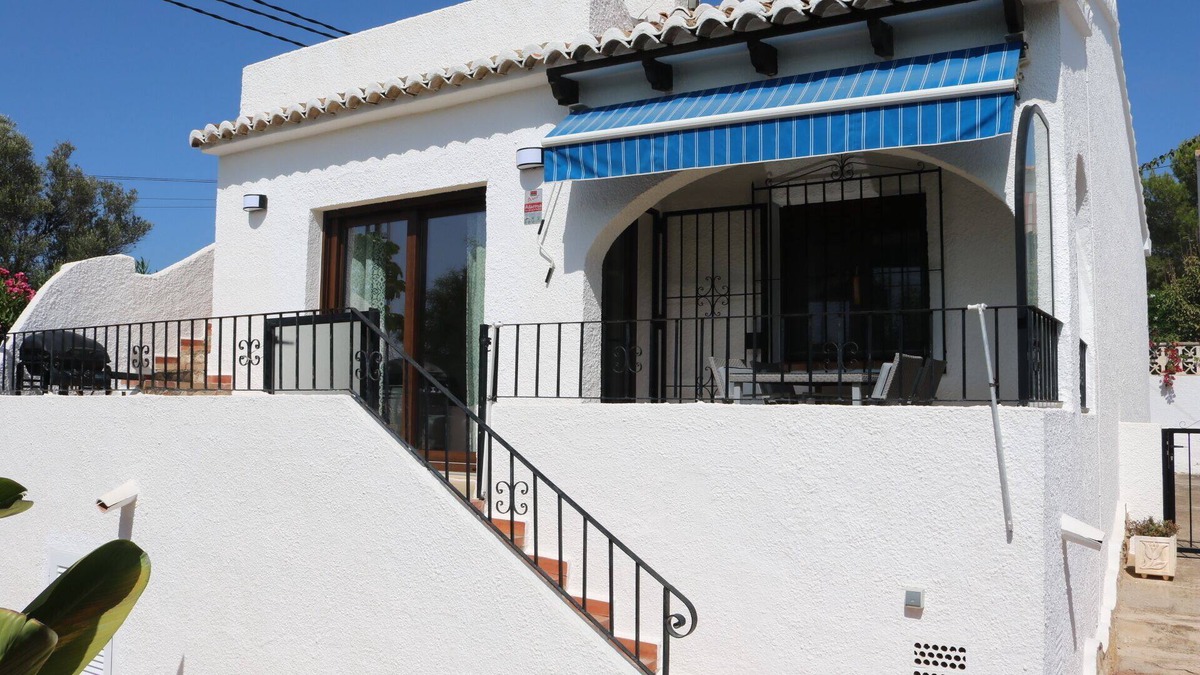 Paichi Villa | Detached villa walking distance to town, supermarket & beach, com. pool & tennis