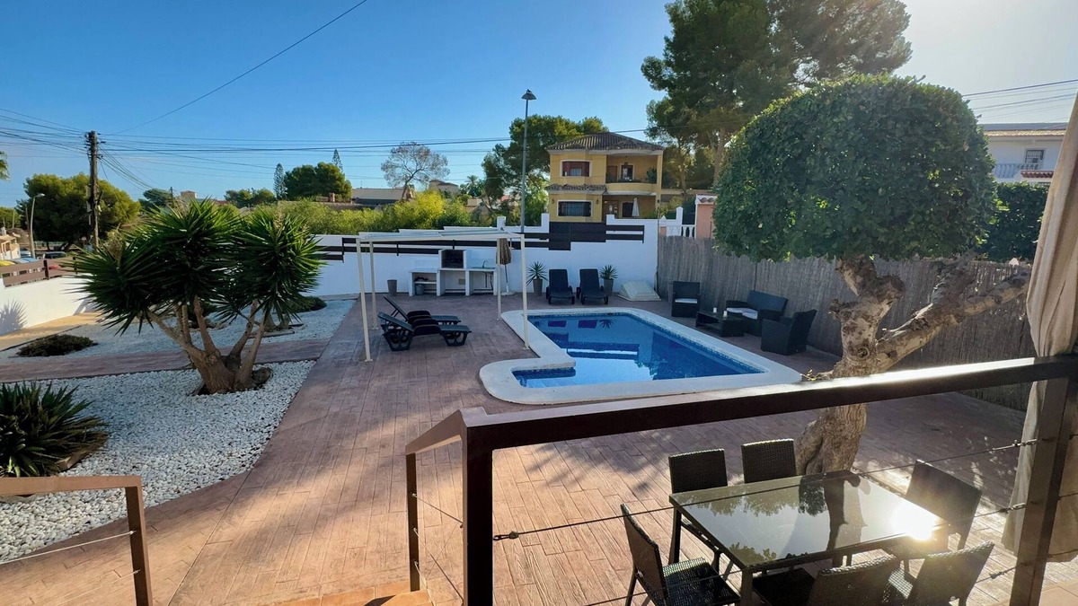 Los Balcones Ski Chalet | Detached villa with private pool. Balconies