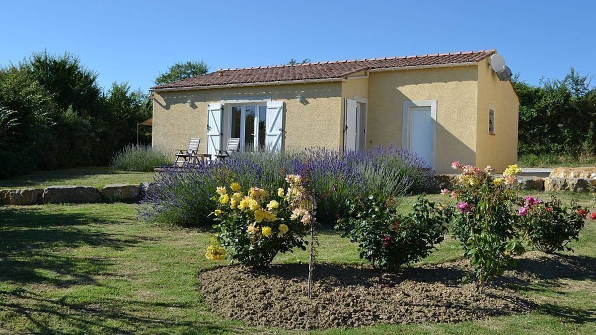 Cailhau House | Detached villa with private garden, panoramic views of the Pyrenees