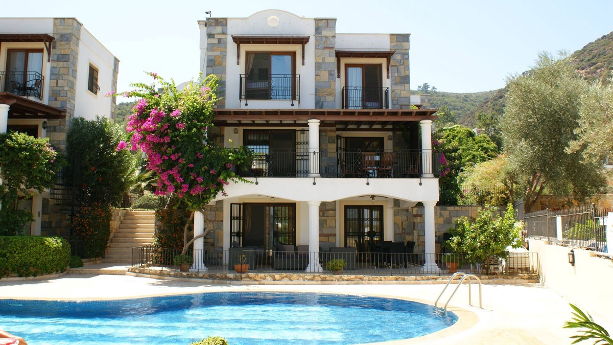 Torba Villa | Detached Villa with Shared Pool