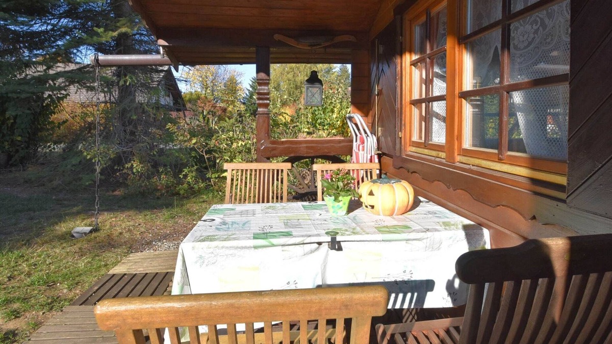 Battenhausen House | Detached wooden house with fireplace and large garden near Bad Wildungen