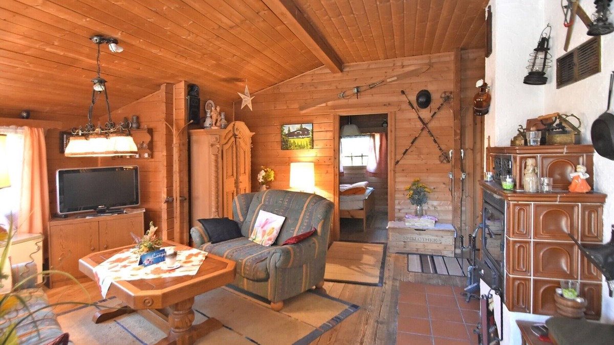 Battenhausen House | Detached wooden house with fireplace