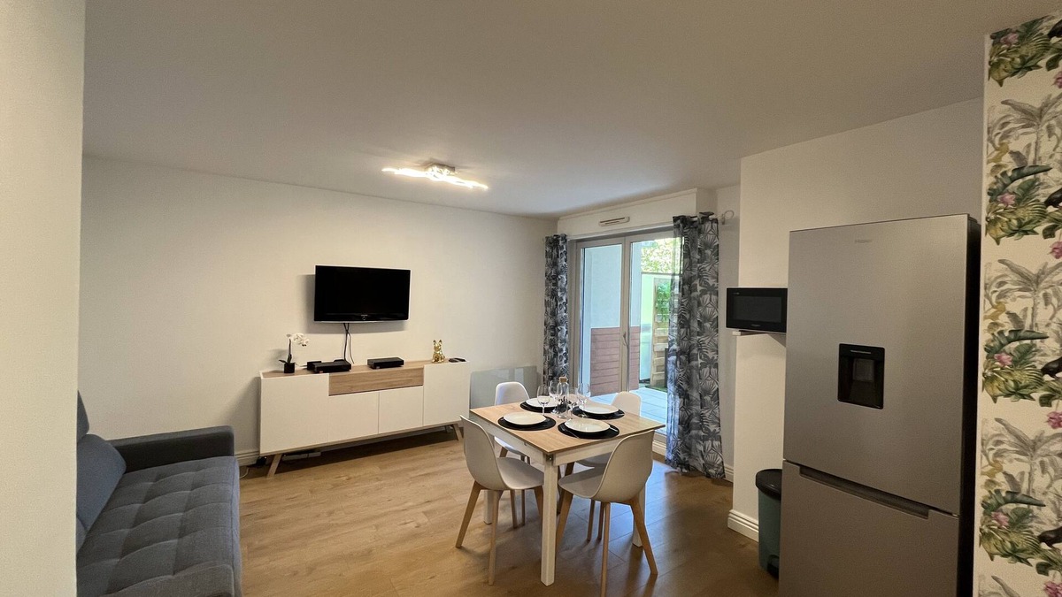 Carrieres-sous-Poissy Apartment | Deux Pièces Cosy
