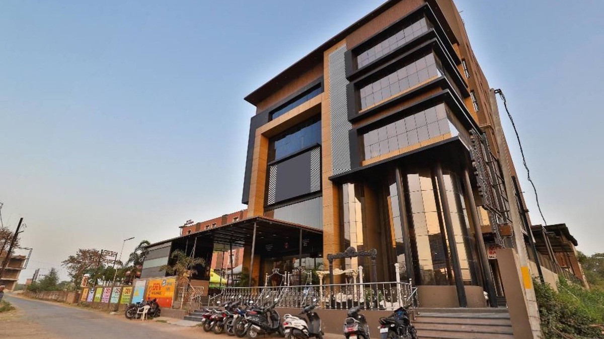 Nadiad Hotel | Dev Motel & Banquet