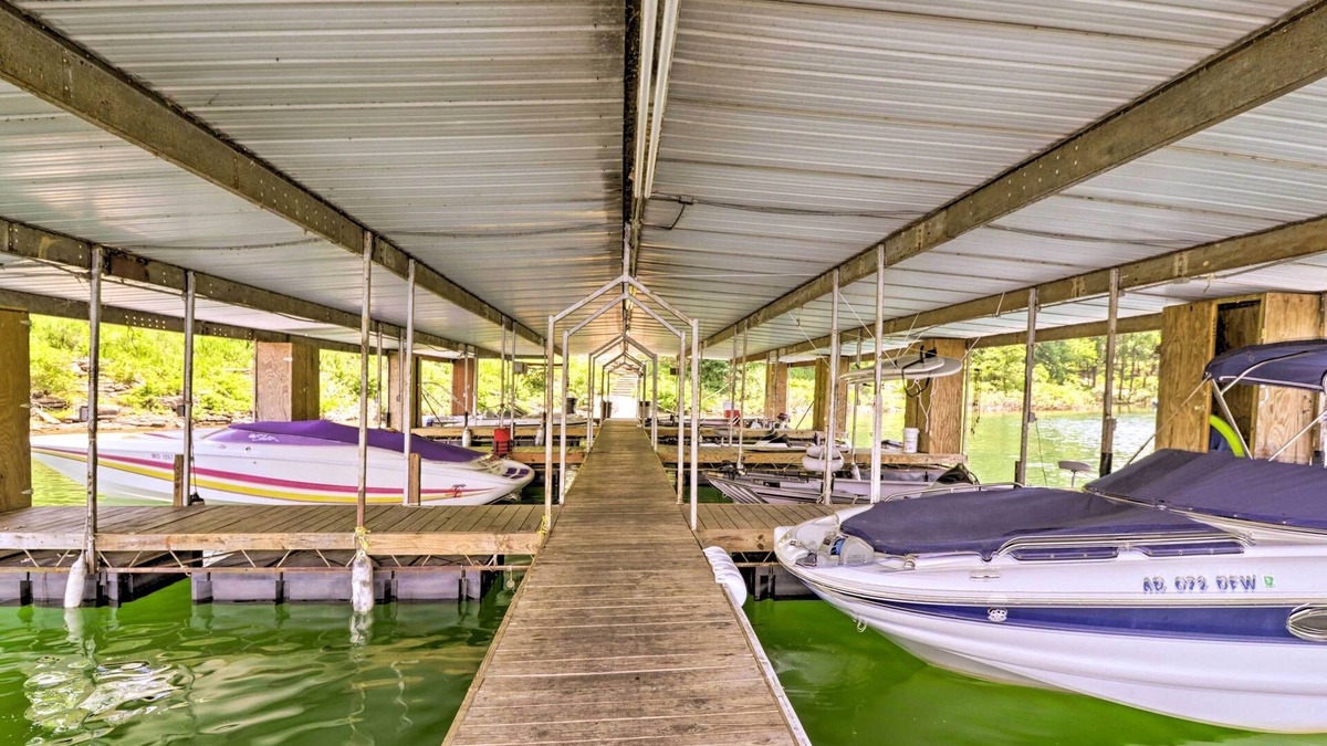 Greers Ferry Cabin | Devil’s Fork Resort Cabin w/Designated Boat Slip!