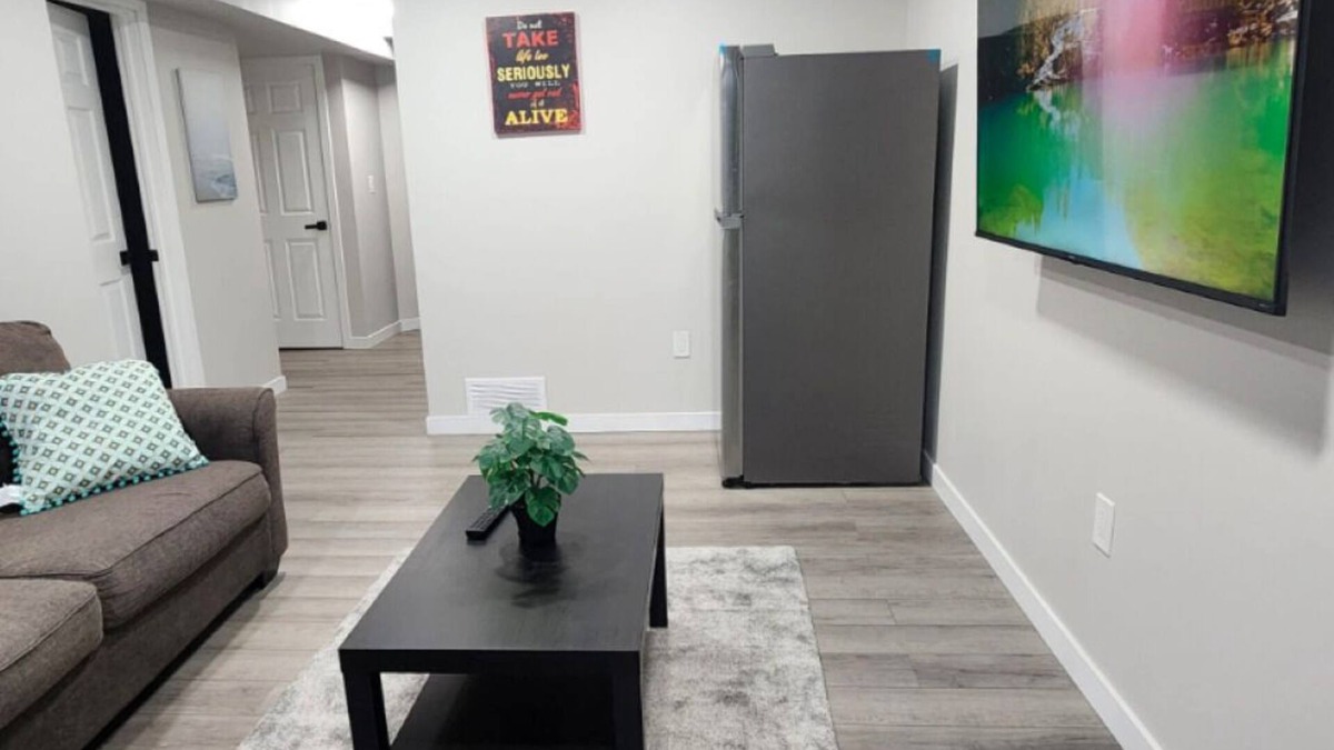 Winnipeg House | Devonshire Cozy Haven