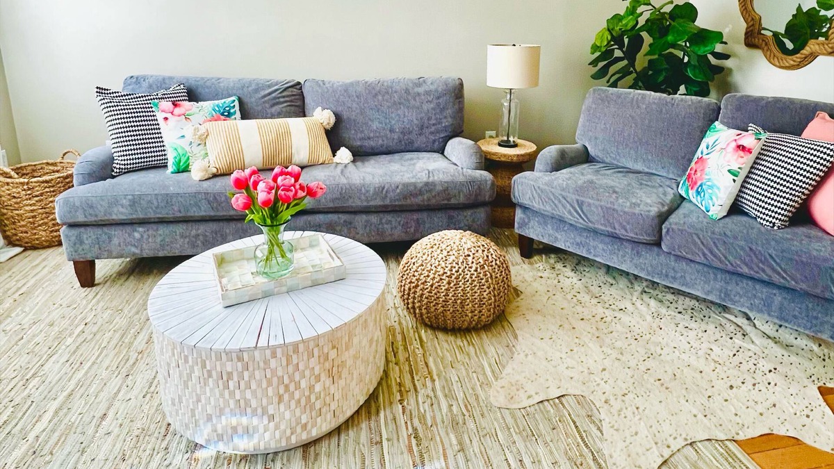 South Side House | Dew Drop Inn ~ 2 Bed 2 Bath Townhouse with Parking and Outdoor Seating!