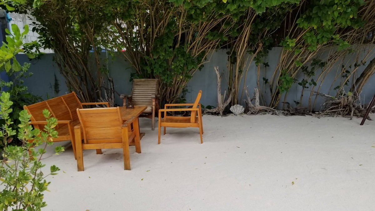 Milandhoo House | Dhaffalhu Tourist lodge